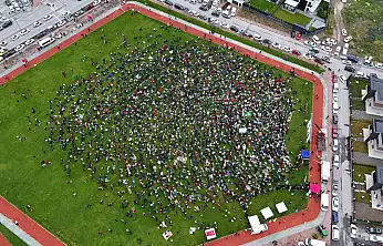 Kayseri'de milli maç heyecanını Talas'ta yaşamak isteyen vatandaşlar alanı doldurdu