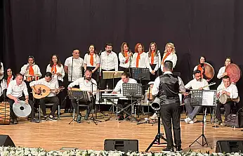 Kayseri'de talasemi hastaları ve aileler konserde moral buldu