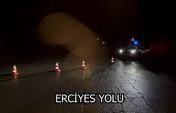 Kayseri-Erciyes yolu kar yağışı nedeniyle trafiğe kapandı