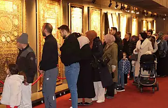 Kayserililer iftarın ardından 'Kutsal Emanetler'e koştu