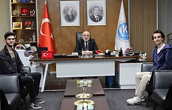 KAYÜ'nün başarılı öğrencilerinden Rektör Karamustafa'ya ziyaret