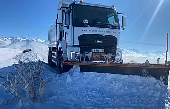 Kırsalda kapalı yol kalmadı: Büyükşehir 266 mahalle yolunu ulaşıma açtı