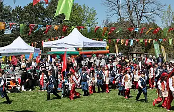 Kocasinan'da bayram havasında geleneksel değerlerle renklenen çocuk şenliği