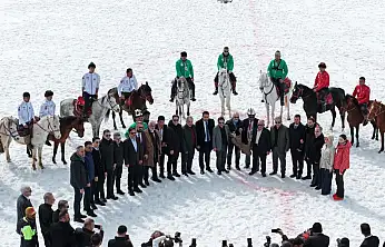 Kökbörü ve Kızak Şampiyonası 5 bin kişiyi Erciyes'te buluşturdu