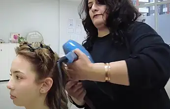 Kursiyer kadın, kendi kuaför dükkanını açtı