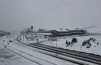 Mayıs karı Erciyes'i beyaza bürüdü