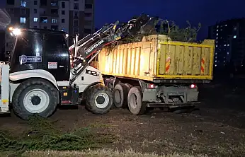 Melikgazi Belediyesi ekipleri rüzgar mesaisinde