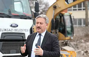 Melikgazi Belediyesi ilçedeki metruk yapıların yıkımına devam ediyor