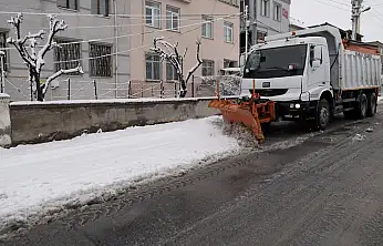 Melikgazi'de karla mücadele çalışmaları kesintisiz devam ediyor
