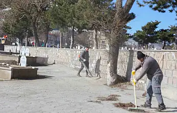 Melikgazi'de mezarlıklar bayram için temizlendi