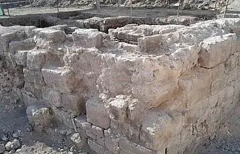 Melikgazi Medresesi kazısı için yaya yolu kapatılıyor