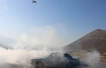 Model uçaklarla klasik otomobiller aynı pistte buluştu