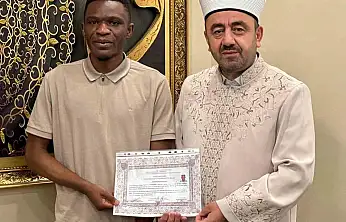 Müslüman olan Zambiyalı Singoma Musa ismini aldı