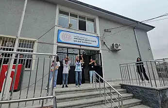 Okul okul gezip minik öğrenciler hem eğitiyorlar hem de yüzlerini güldürüyorlar