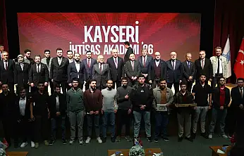 Önceki dönem Dışişleri Bakanı Çavuşoğlu, KAYÜ'de konferans verdi