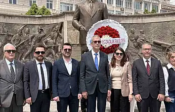 Püsküllü: 'Eczacılar, ilacın güvenli, etkili ve bilinçli kullanımında sağlık sisteminin vazgeçilmez bir parçasıdır'