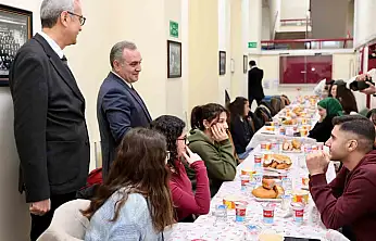 Rektör Prof. Dr. Altun, Eczacılık Fakültesi öğrencileri ile iftar yaptı