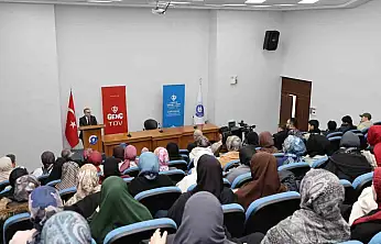 Rektör Prof. Dr. Altun, öğrencilerle kitap tahlili yaptı