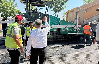 Şehit Komandolar Caddesi'ndeki asfalt çalışması devam ediyor