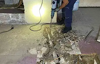 Su borusuna sıkışan yavru kediyi itfaiye kurtardı