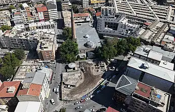 Suriçi Cami Kebir'de hem tarih gün yüzüne çıkıyor, hem esnafın yüzü gülüyor