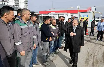 Talas'ta bayram coşkusu: Başkan Yalçın personelle kucaklaştı