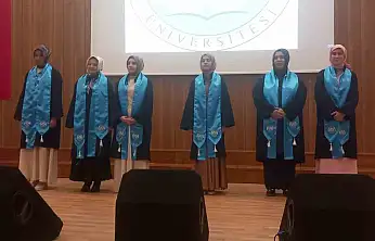 Tamamına yakınını kız öğrencilerin oluşturduğu fakültede mezuniyet coşkusu