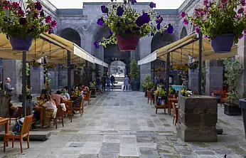 Tarih, sanat ve kültürün yaşayan merkezi Hunat Medresesi