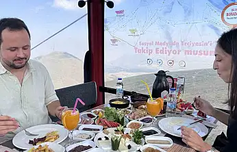 Teleferikte kahvaltı keyfi