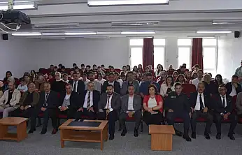 Tomarza'da 'Maarifin kalbinde vakti kuşatmak' etkinliğine yoğun ilgi