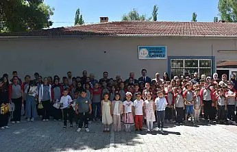 Tomarza'da protokol, öğrencilerin karne heyecanına ortak oldu