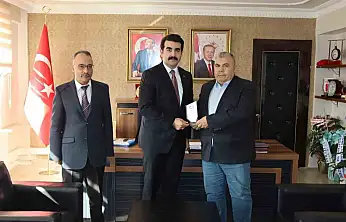 Tomarza'da vergi dairesi bünyesinde 41 yıl görev yapan memura kaymakamdan plaket