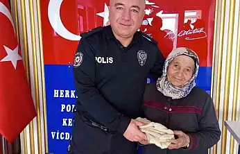 Tomarzalı yaşlı kadın, ördüğü çoraplarla yürekleri ısıttı