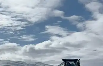 Traktör arkasında kayak keyfi