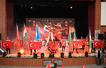 Türk Dünyası gösterisi büyüledi