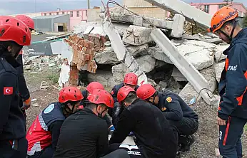 Üniversite öğrencileri, Kıbrıs'ta yapılacak Arama Kurtarma Oyunları'na hazırlanıyor