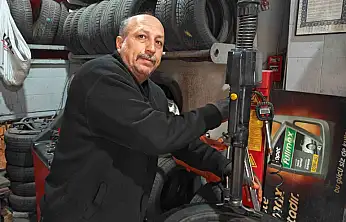 Ustasından kış lastiği uyarısı: 'Can güvenliğimiz için lastiklerimizi taktıralım'