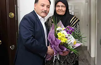 Vali Çiçek'ten Anneler Günü'nde şehit annelerine ziyareti