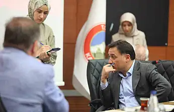 Vali Çiçek, vatandaşlarla bir araya gelmeye devam ediyor