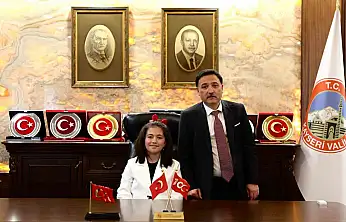 Vali koltuğuna oturan Zeynep'ten il emniyet müdürüne talimat: 'Okulların çevresinde güvenliği artırın'