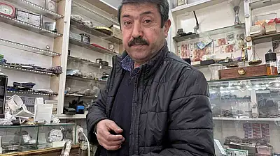 44 yıldır tarihi saatlere ince ayar veriyor