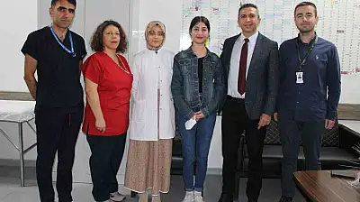 Annesinin böbreğiyle hayata tutundu