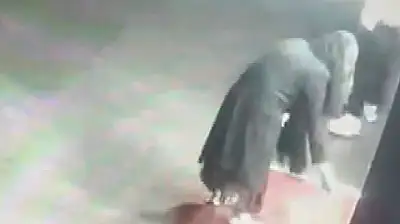 Apartmanda büyü paniği: Karanlıkta gelip idrar ve toz döktüler