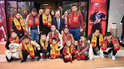 Başkan Büuyükkılıç, AVM'de esnaf ve vatandaşlarla buluştu