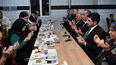 Başkan Büyükkılıç, Cumhurbaşkanı ile bayramlaştı, 'iftara 5 kala' programına ve huzurevi gönül sofrasına katıldı