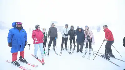 Başkan Büyükkılıç, Erciyes'te kayak tutkunlarıyla bir araya geldi