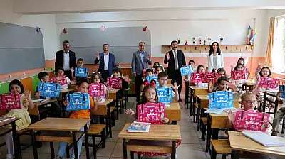 Başkan Özdoğan, Hacılar'da karne coşkusuna ortak oldu