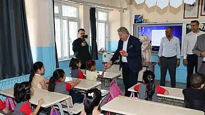 Başkan Palancıoğlu, öğrencilerin okul heyecanını paylaştı