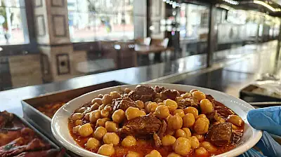 Bayram sofrasının geleneksel lezzeti: Etli nohut yahnisi