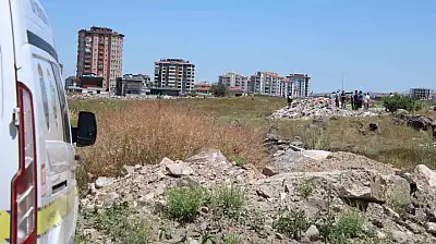 Boş arazide erkek cesedi bulundu